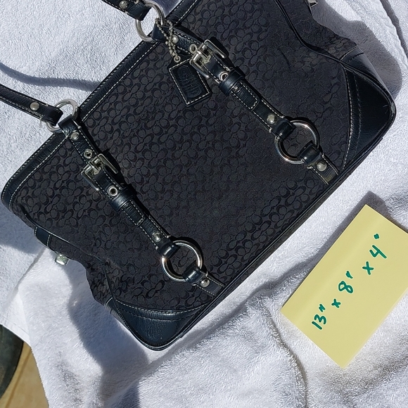 COACH black shoulder bag, zip top, multiple pockets. - Picture 13 of 14